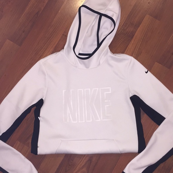 Nike Tops - Women’s Therma-fit pullover.